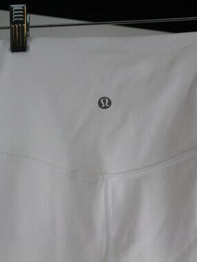 Lululemon Align 6” Shorts White Size 4 High Rise Yoga Biker Shorts